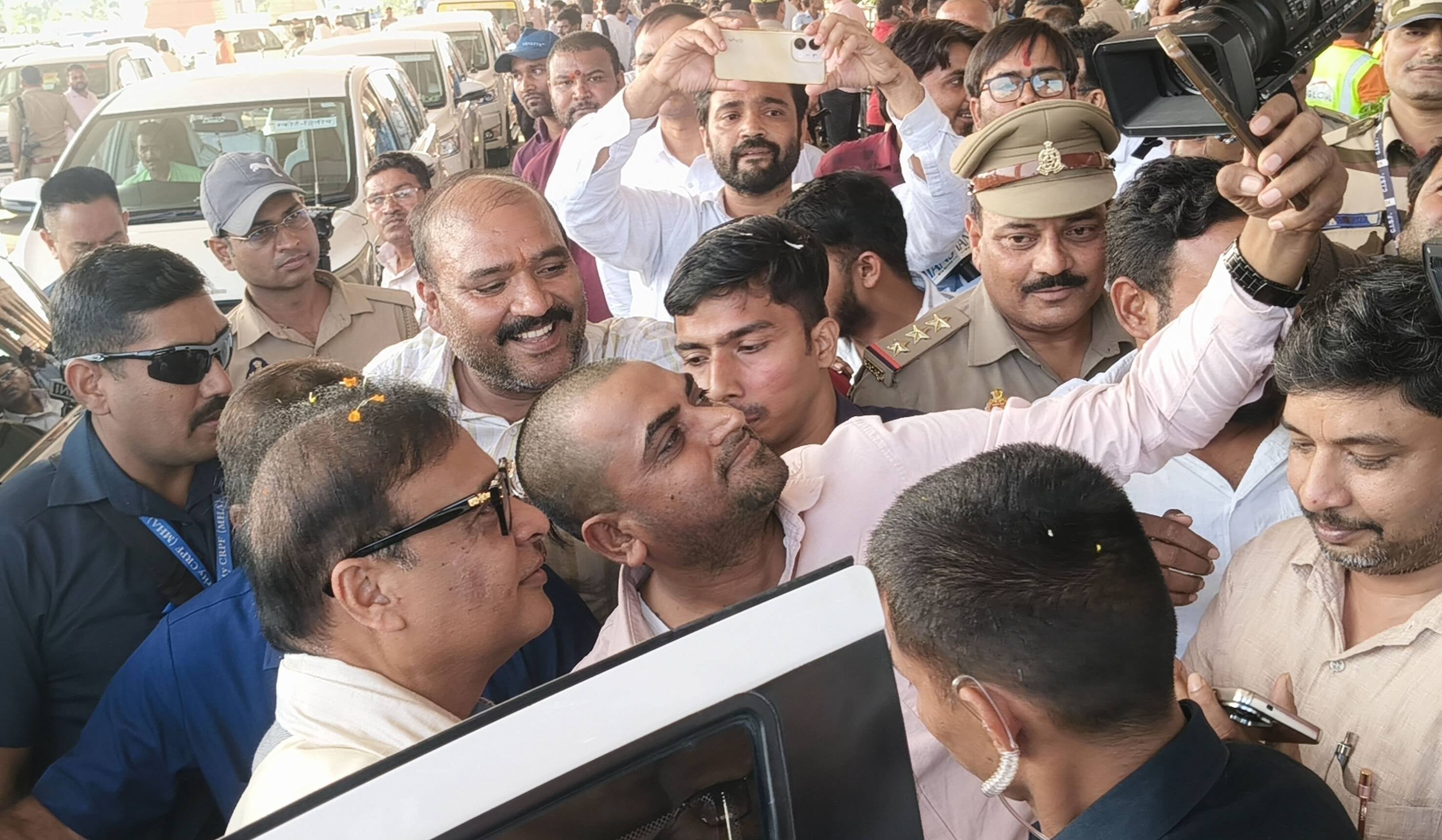42-अयोध्या एयरपोर्ट पहुंचे असम के मुख्यमंत्री मुख्यमंत्री हिमंता बिस्वा सरमा।-संवाद 42-अयोध्या एयरपोर्ट पहुंचे असम के मुख्यमंत्री मुख्यमंत्री हिमंता बिस्वा सरमा।-संवाद