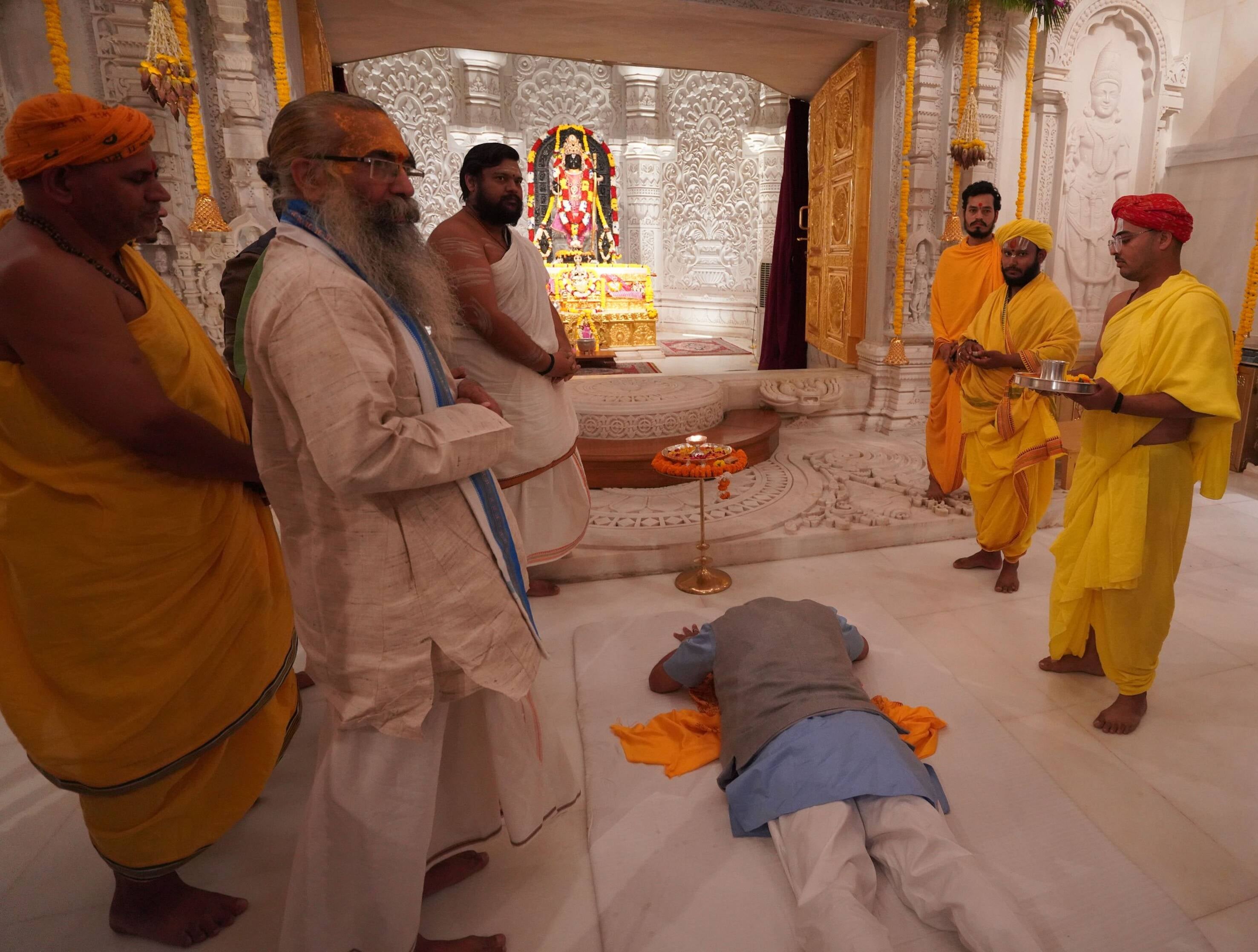 42-अयोध्या एयरपोर्ट पहुंचे असम के मुख्यमंत्री मुख्यमंत्री हिमंता बिस्वा सरमा।-संवाद 42-अयोध्या एयरपोर्ट पहुंचे असम के मुख्यमंत्री मुख्यमंत्री हिमंता बिस्वा सरमा।-संवाद