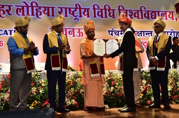 डॉ. राम मनोहर लोहिया राष्ट्रीय विधि विश्वविद्यालय में शामिल हुए मुख्यमंत्री योगी आदित्यनाथ, सर्