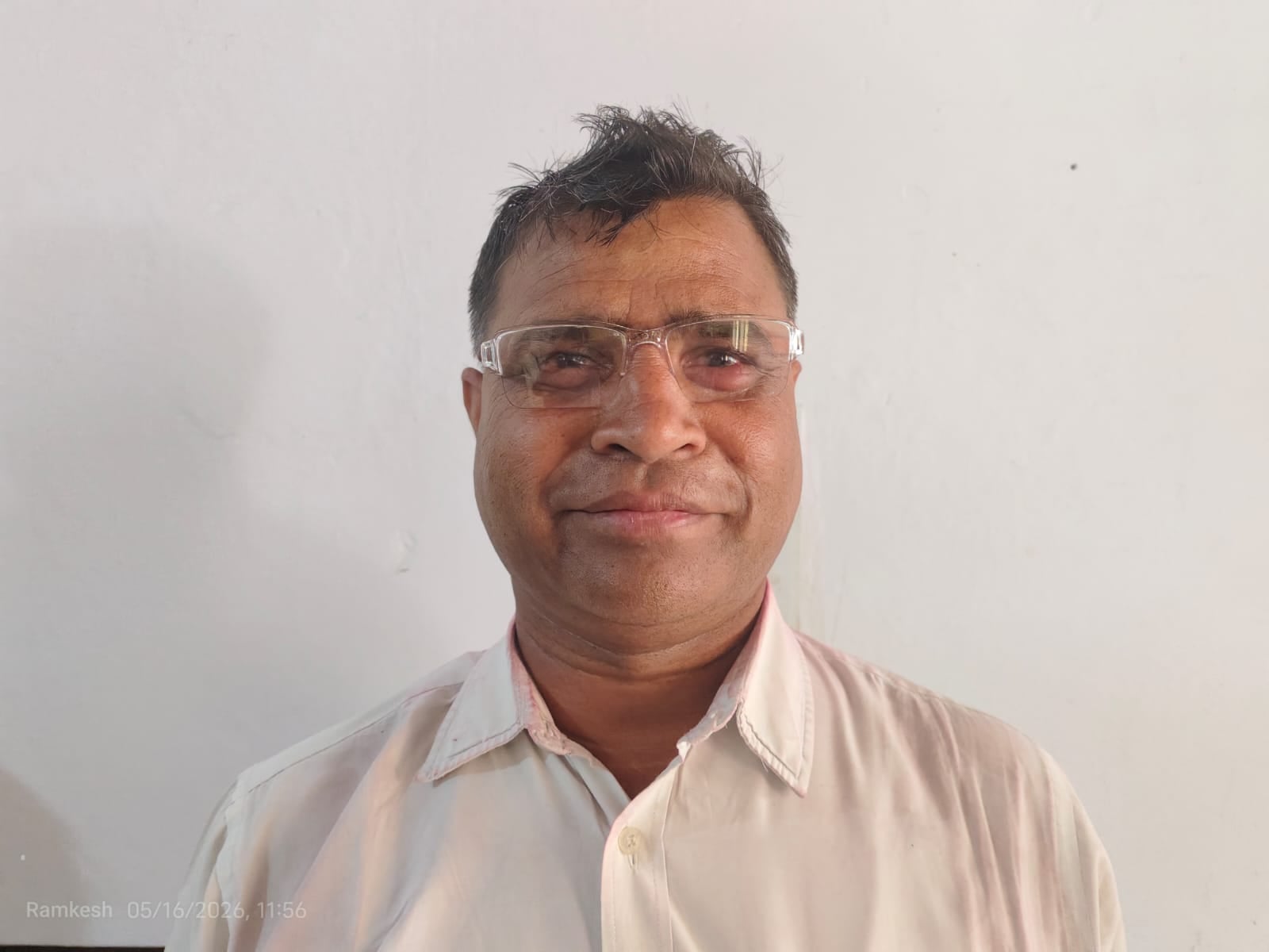 फोटो 03:: खंडहर हुआ नौगांवा में बना शमशान घाट और परिसर में खड़े हल। संवाद फोटो 03:: खंडहर हुआ नौगांवा में बना शमशान घाट और परिसर में खड़े हल। संवाद