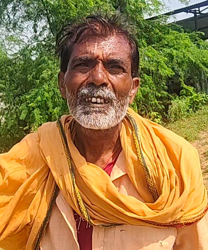 फोटो 03:: खंडहर हुआ नौगांवा में बना शमशान घाट और परिसर में खड़े हल। संवाद फोटो 03:: खंडहर हुआ नौगांवा में बना शमशान घाट और परिसर में खड़े हल। संवाद