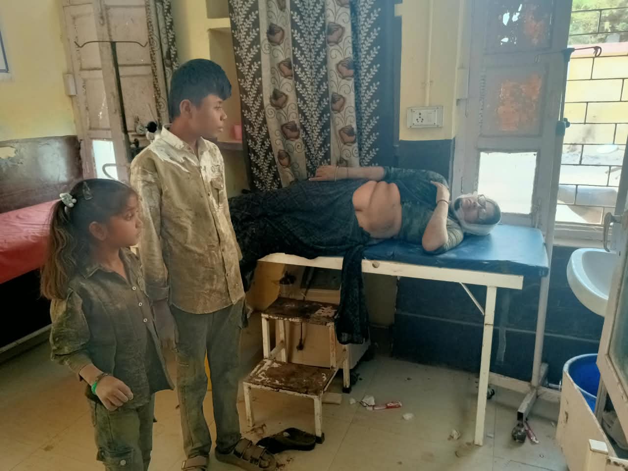 फोटो-15- कार व स्कूटी की टक्कर में घायल हुआ युवक। संवाद