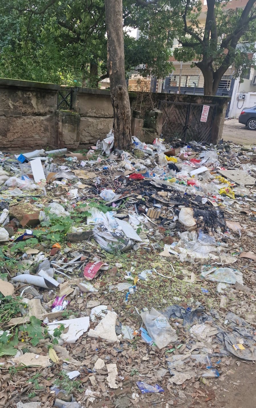 ग्रेटर नोएडा के सेक्टर ओमेगा एक स्थित अंसल गोल्फ लिंक-1 में रोड पर भरा पानी । संवाद ग्रेटर नोएडा के सेक्टर ओमेगा एक स्थित अंसल गोल्फ लिंक-1 में रोड पर भरा पानी । संवाद