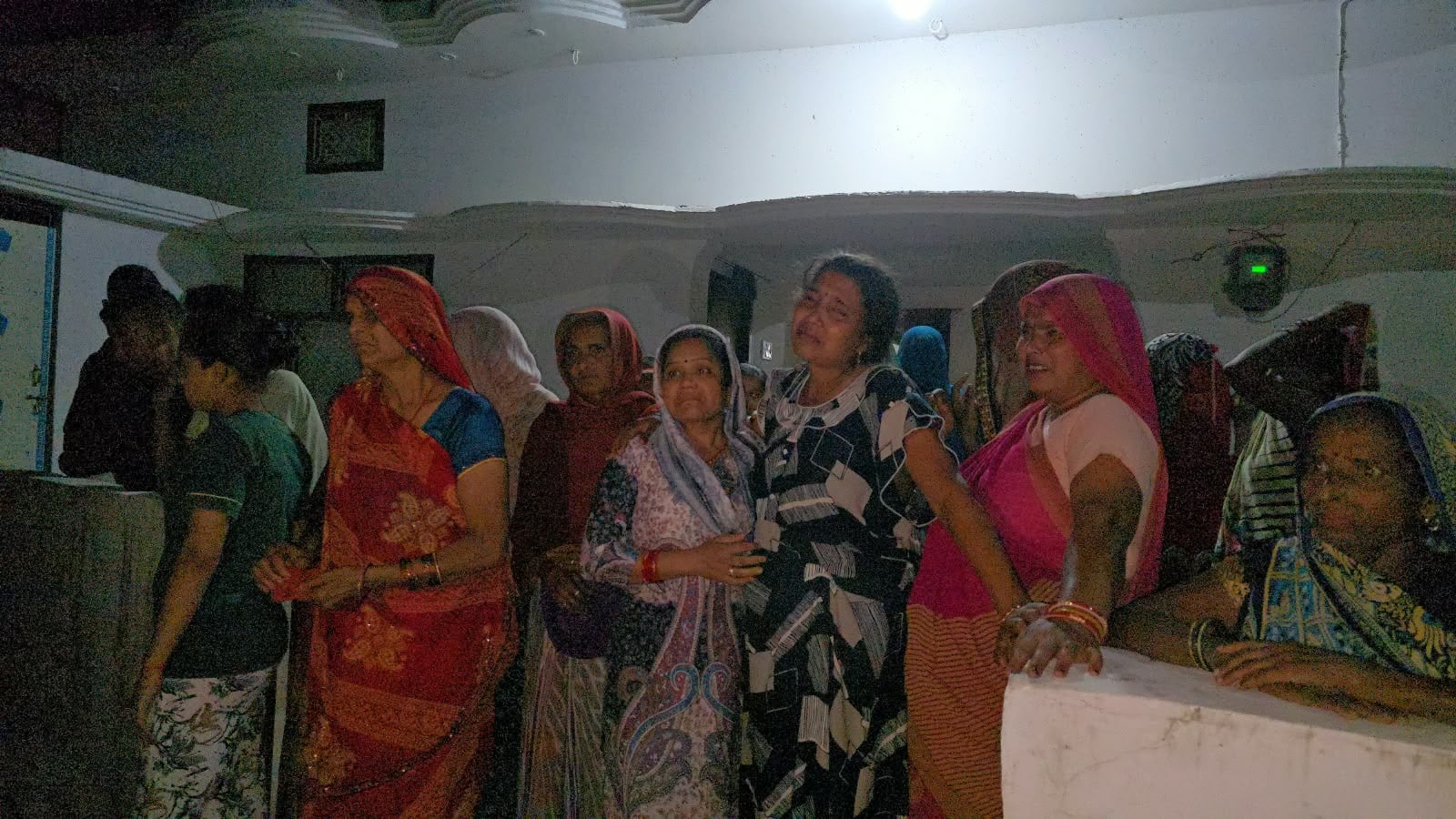 घटना स्थल का मौका मुआयना करती एसपी डॉ. ख्याति गर्ग। स्रोत ग्रामीण