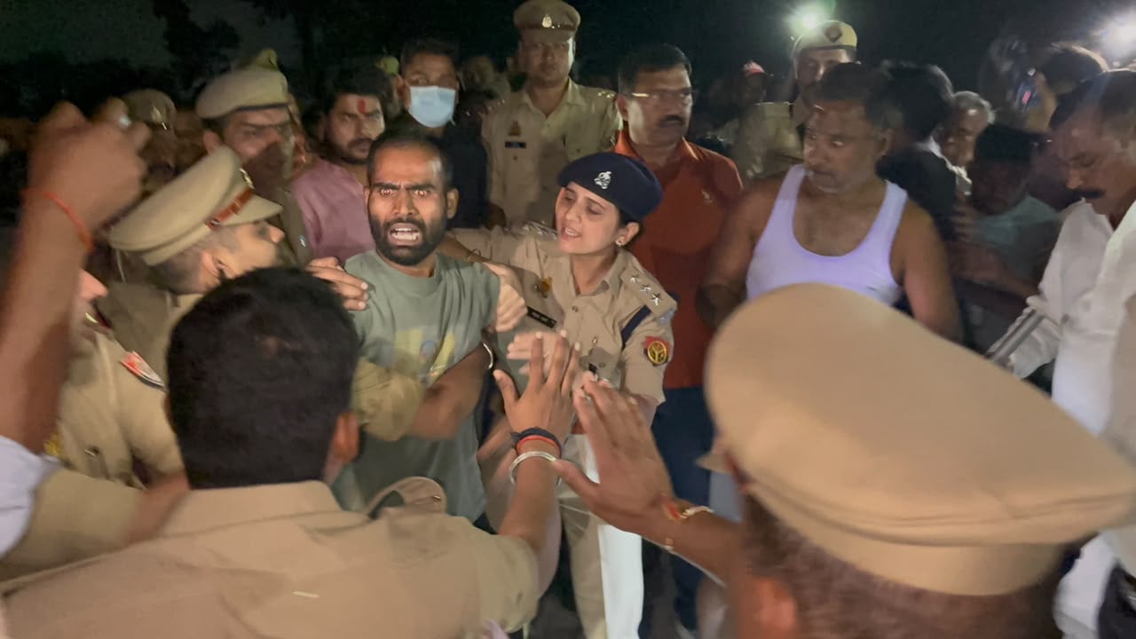 घटना स्थल का मौका मुआयना करती एसपी डॉ. ख्याति गर्ग। स्रोत ग्रामीण