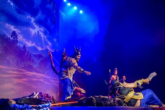 कटरा राम वाटिका परिसर आयोजित में रामलीला का दृश्य। कमेटी कटरा राम वाटिका परिसर आयोजित में रामलीला का दृश्य। कमेटी