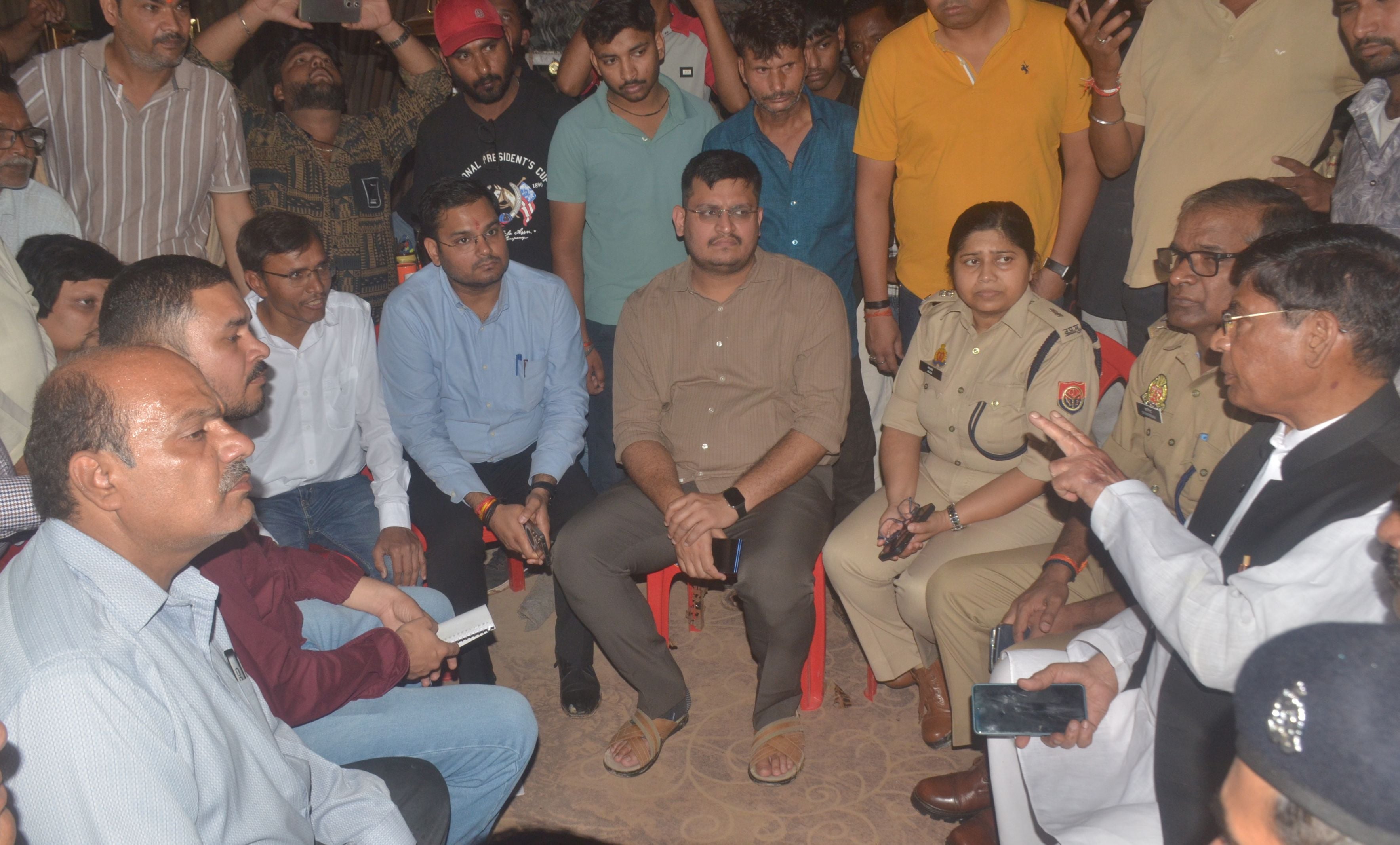 खेरिया आरओबी पर खोदी गई सड़क खेरिया आरओबी पर खोदी गई सड़क