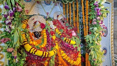 मां आरण्य देवी मंदिर में उमड़े श्रद्धालु मां आरण्य देवी मंदिर में उमड़े श्रद्धालु