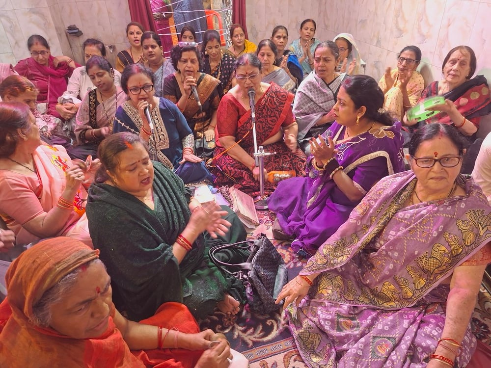 मां पूर्वी देवी एवं महाकालेश्वर महादेव मंदिर में मां का कालरात्रि स्वरूप में शृंगार और भजन प्रस