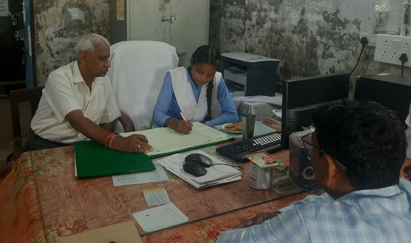 मलिहाबाद और नगराम में मिशन शक्ति के तहत महिलाओं को जागरूक करती पुलिस मलिहाबाद और नगराम में मिशन शक्ति के तहत महिलाओं को जागरूक करती पुलिस