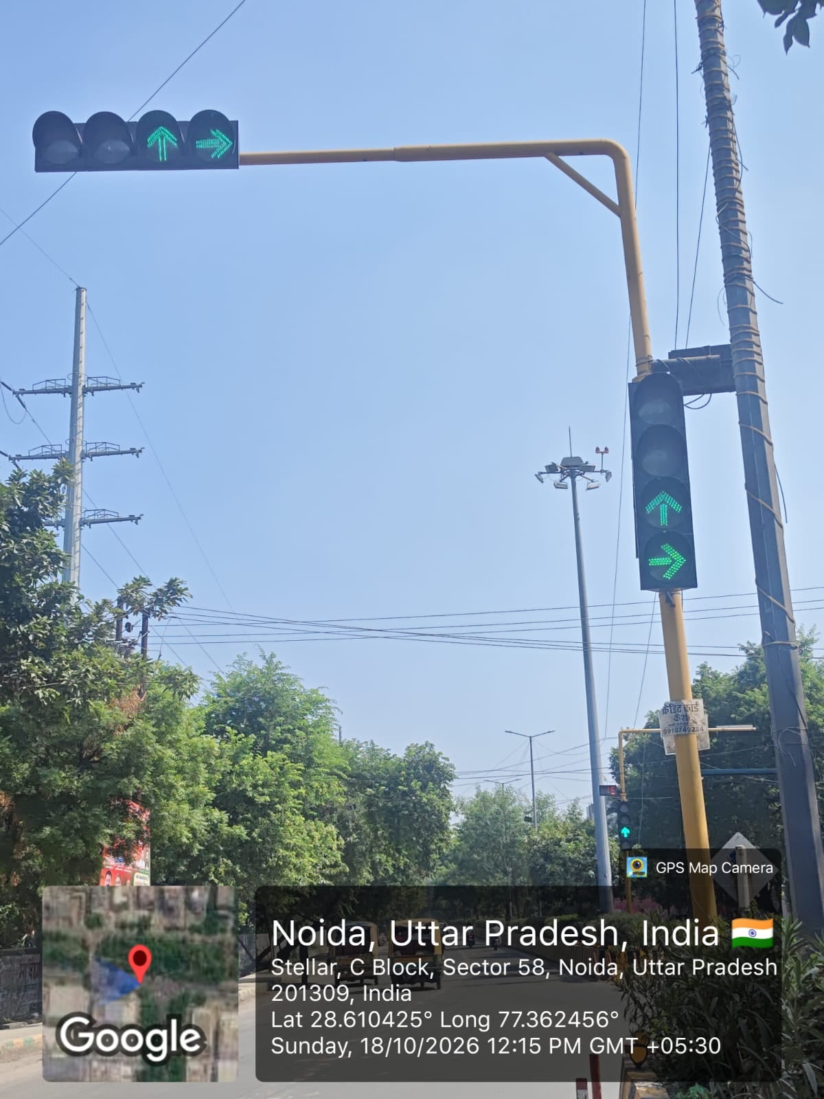 नोएडा। खबर का असर नोएडा सेक्टर 62 की जल गई लाइटें। नोएडा। खबर का असर नोएडा सेक्टर 62 की जल गई लाइटें।
