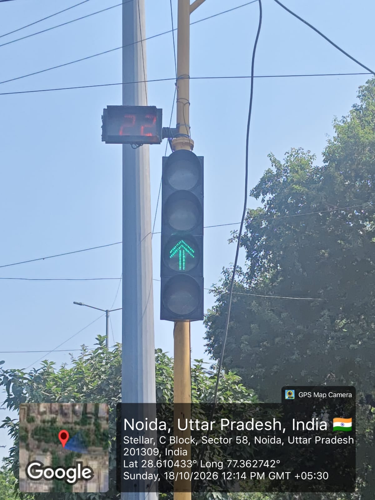 नोएडा। खबर का असर नोएडा सेक्टर 62 की जल गई लाइटें। नोएडा। खबर का असर नोएडा सेक्टर 62 की जल गई लाइटें।