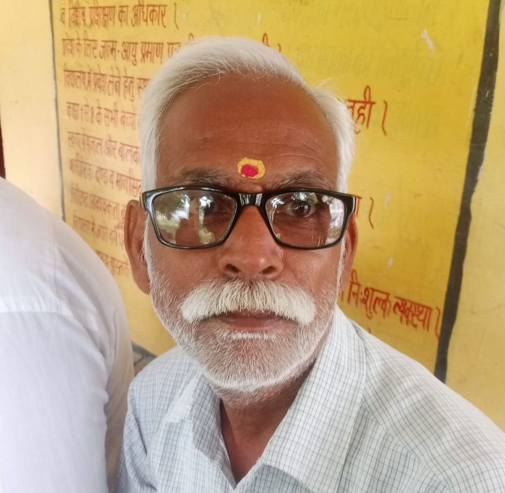 नौरंगाबाद में मेज न होने से बीएलओ को फार्म भरने व भराने में काफी दिक्कतें हुई। संवाद नौरंगाबाद में मेज न होने से बीएलओ को फार्म भरने व भराने में काफी दिक्कतें हुई। संवाद
