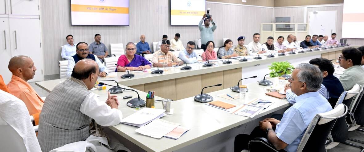 रक्षामंत्री व सांसद राजनाथ सिंह और मुख्यमंत्री योगी आदित्यनाथ की उच्चस्तरीय बैठक में ये फैसले ल रक्षामंत्री व सांसद राजनाथ सिंह और मुख्यमंत्री योगी आदित्यनाथ की उच्चस्तरीय बैठक में ये फैसले ल