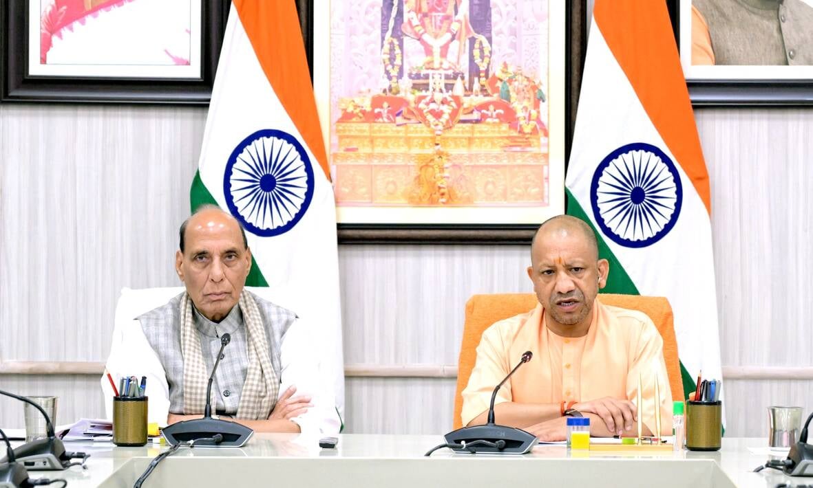 रक्षामंत्री व सांसद राजनाथ सिंह और मुख्यमंत्री योगी आदित्यनाथ की उच्चस्तरीय बैठक में ये फैसले ल रक्षामंत्री व सांसद राजनाथ सिंह और मुख्यमंत्री योगी आदित्यनाथ की उच्चस्तरीय बैठक में ये फैसले ल