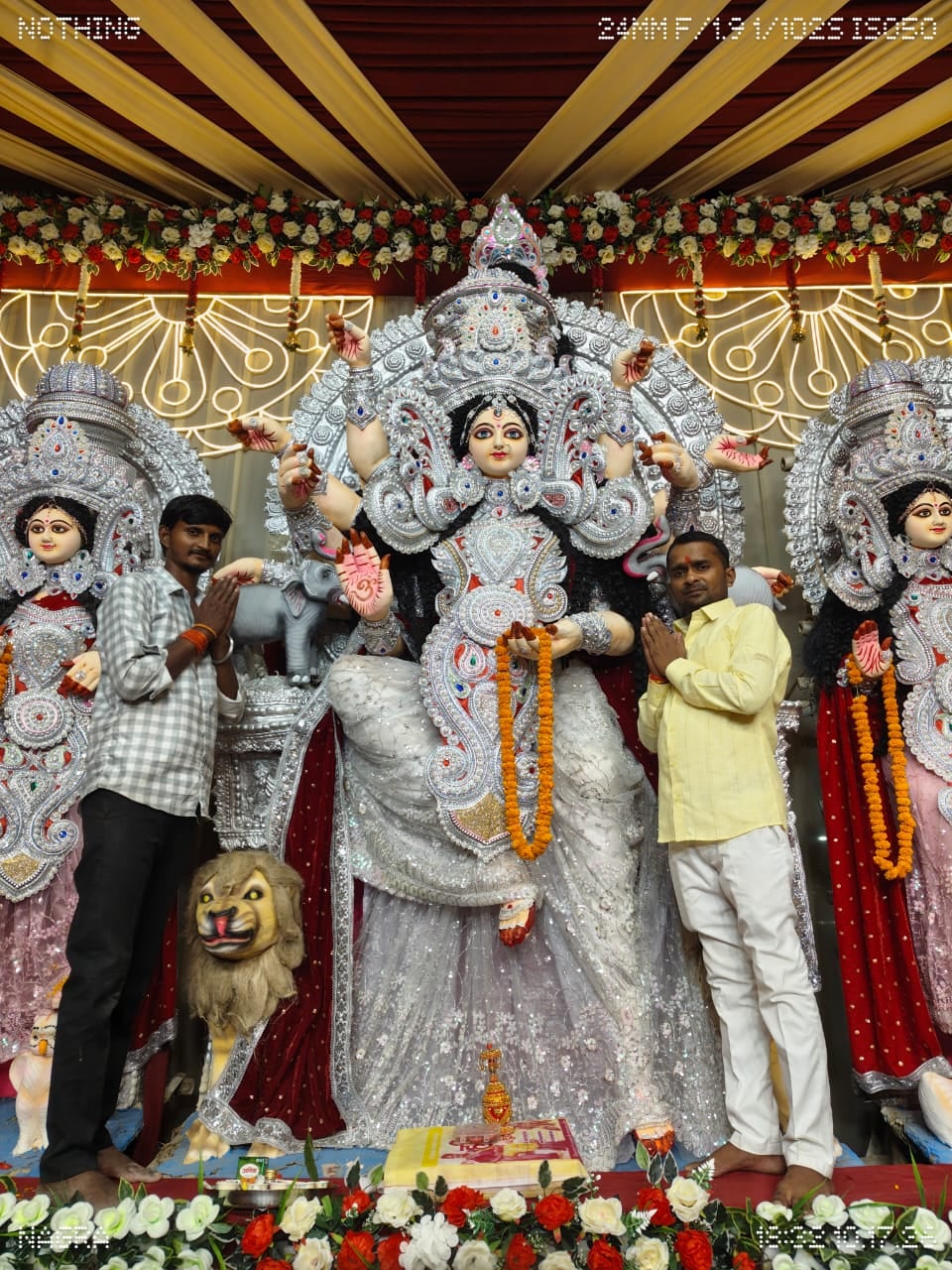 रतसड़ के संघत रैन बसेरा में श्री नागा बाबा कमेटी द्वारा स्थापित मां दुर्गा की प्रतिमा।संवाद