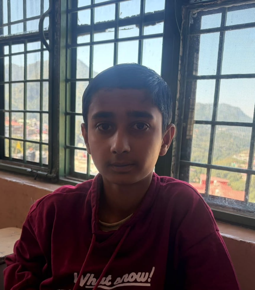 सोलन शहर के कन्या स्कूल में आयोजित अमर उजाला अतुल माहेश्वरी छात्रवृत्ति परीक्षा के दौरान मौजूद सोलन शहर के कन्या स्कूल में आयोजित अमर उजाला अतुल माहेश्वरी छात्रवृत्ति परीक्षा के दौरान मौजूद