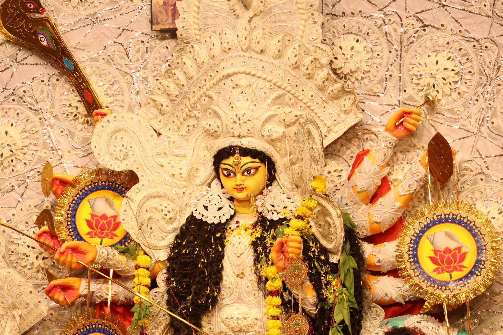 शहर में सजे दुर्गा पंडालों में आयोजित डांडिया, गरबा व धुनुचि नृत्य।