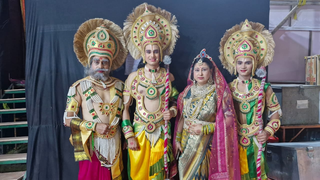 दिव्यांशी भारद्वाज, कक्षा नौवीं की छात्रा। सीता जी का रोल दिव्यांशी भारद्वाज, कक्षा नौवीं की छात्रा। सीता जी का रोल