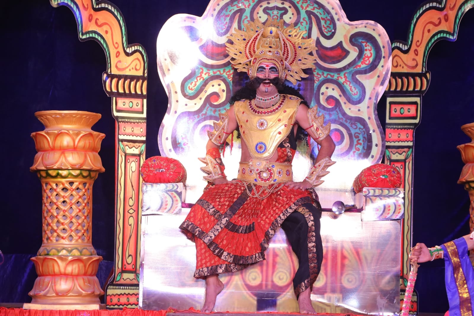 दिव्यांशी भारद्वाज, कक्षा नौवीं की छात्रा। सीता जी का रोल दिव्यांशी भारद्वाज, कक्षा नौवीं की छात्रा। सीता जी का रोल