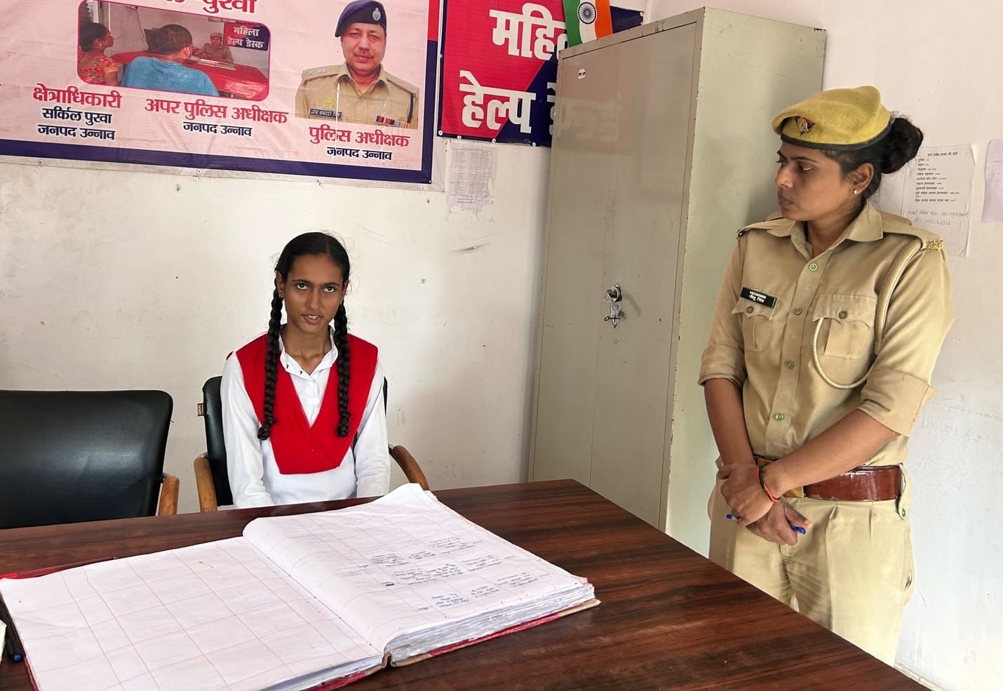 विभागीय कर्मियों के भुगतान से संबंधित प्रार्थनापत्रों को देखतीं युवा कल्याण अधिकारी बनीं छात्रा विभागीय कर्मियों के भुगतान से संबंधित प्रार्थनापत्रों को देखतीं युवा कल्याण अधिकारी बनीं छात्रा