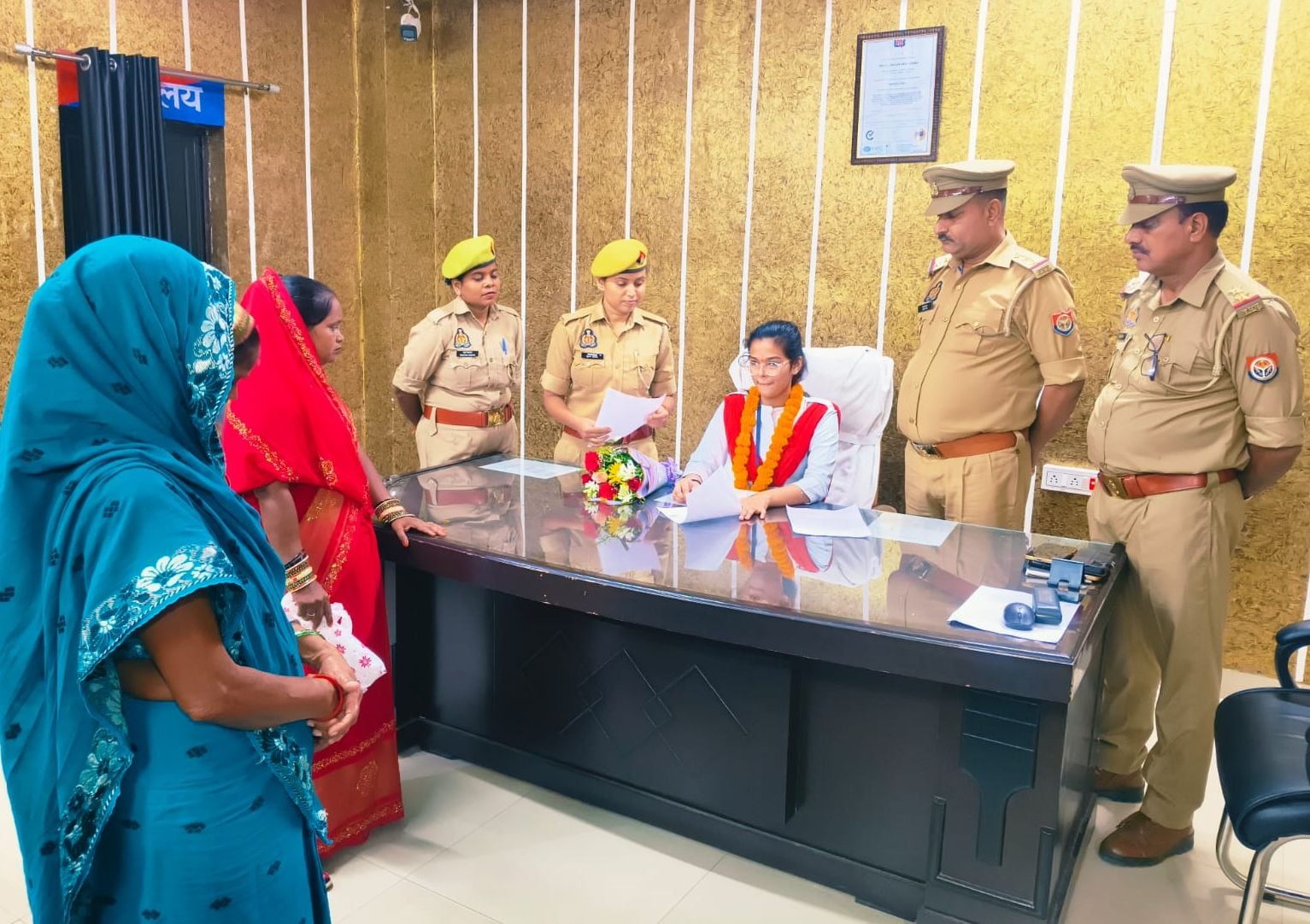 विभागीय कर्मियों के भुगतान से संबंधित प्रार्थनापत्रों को देखतीं युवा कल्याण अधिकारी बनीं छात्रा विभागीय कर्मियों के भुगतान से संबंधित प्रार्थनापत्रों को देखतीं युवा कल्याण अधिकारी बनीं छात्रा