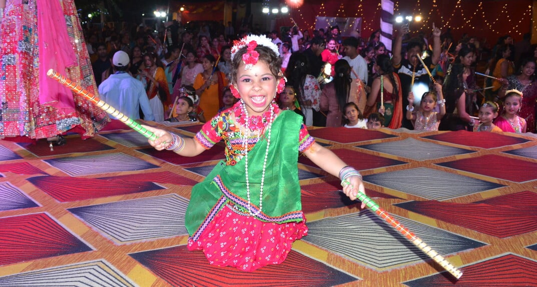 01... कैथल सेक्टर 19 के समुदाय केंद्र में अमर उजाला की ओर से आयोजित डांडियां नाइट में झूमते शहर