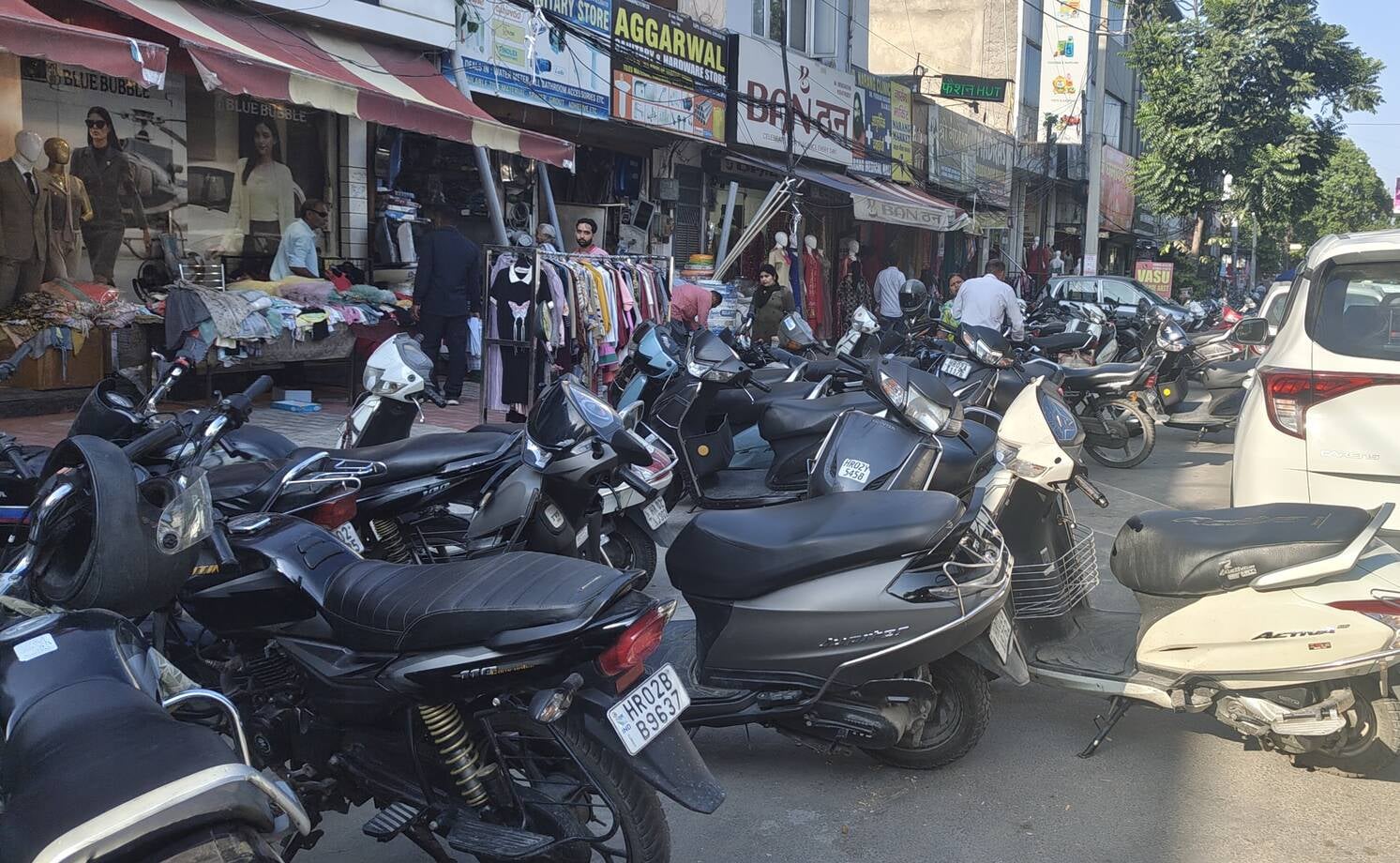 जिला नागरिक अस्पताल के सामने लगा जाम। संवाद