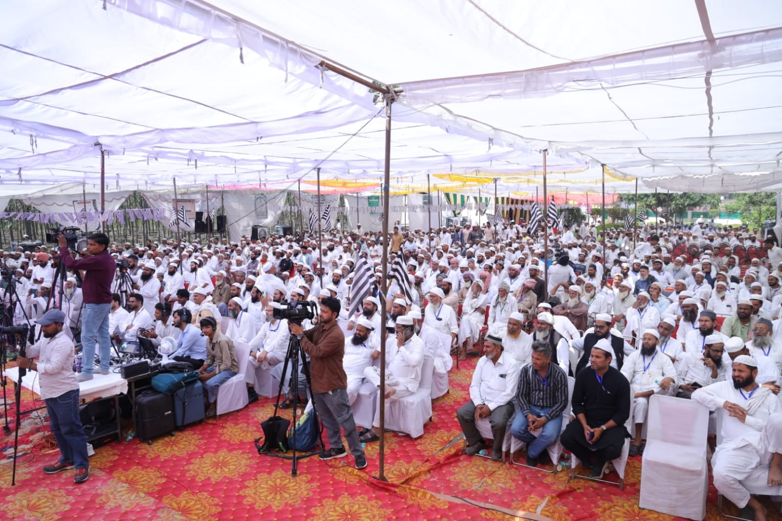 जमीयत उलेमा हिंद के सम्मेलन को संबोधित करते  मौलाना सैयद अरशद मदनी। संवाद