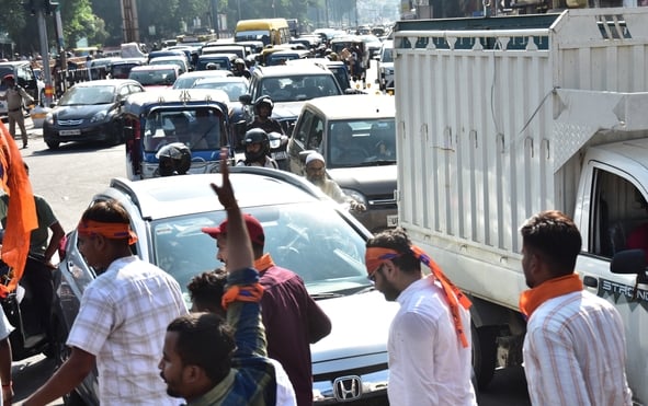 लविवि में प्रदर्शन करते एबीवीपी के कार्यकर्ता