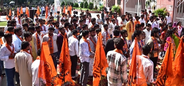 लविवि में प्रदर्शन करते एबीवीपी के कार्यकर्ता