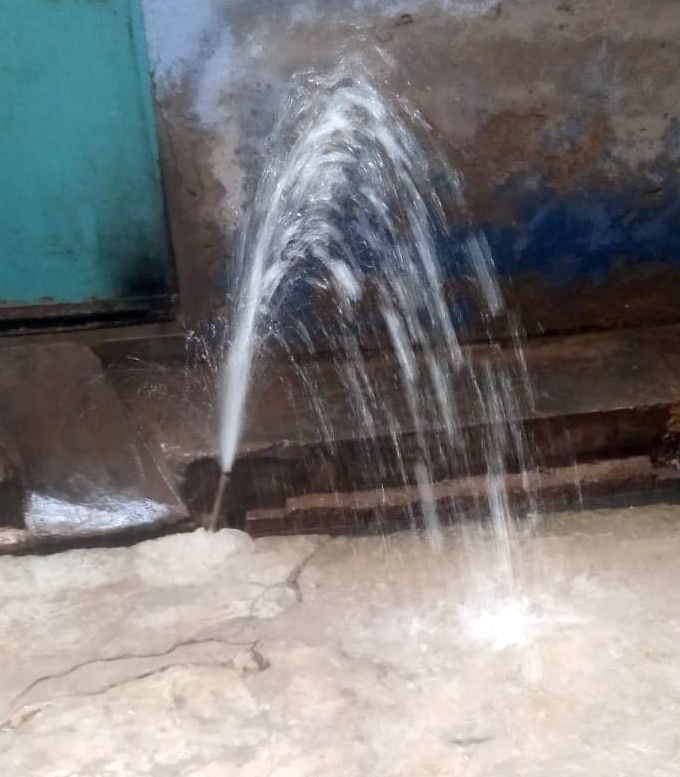 मोहल्ला चमकनी करबला में सूखी पड़ी पानी की टोटी। संवाद