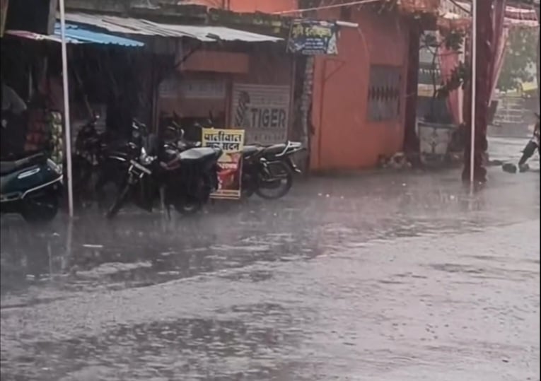 नवमी के पावन आयोजन के बीच अफरा-तफरी, विसर्जन की भी चल रही थी तैयारी