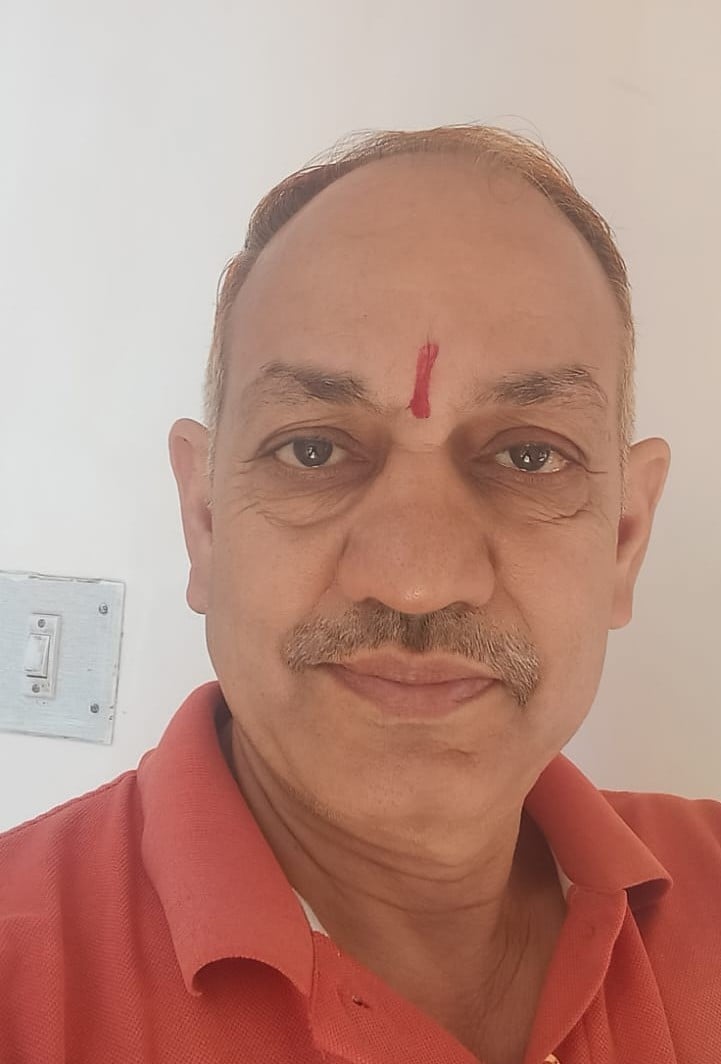 रामनवमी व दशहरे को लेकर दुकानों में खरीदारी करते लोग। संवाद। ग्राउंड रिपोर्ट रामनवमी व दशहरे को लेकर दुकानों में खरीदारी करते लोग। संवाद। ग्राउंड रिपोर्ट