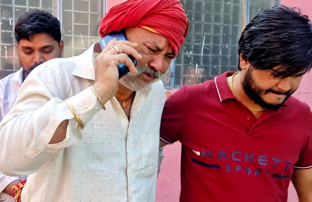 दिल्ली-देहरादून एक्सप्रेसवे पर नागल में थार की टक्कर से टूटा क्रश बैरियर। संवाद दिल्ली-देहरादून एक्सप्रेसवे पर नागल में थार की टक्कर से टूटा क्रश बैरियर। संवाद