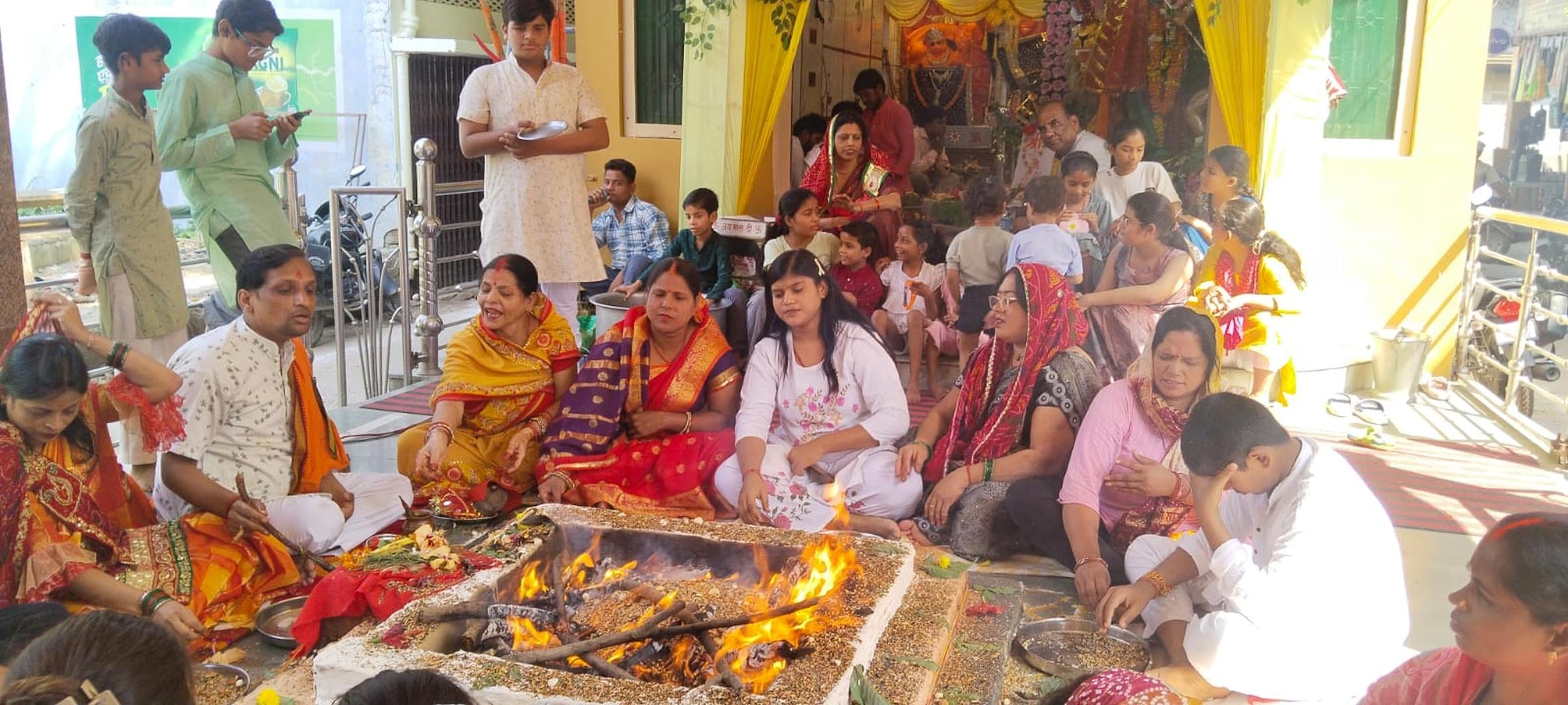 अष्टमी पर आस्था की झलक। अष्टमी पर आस्था की झलक।