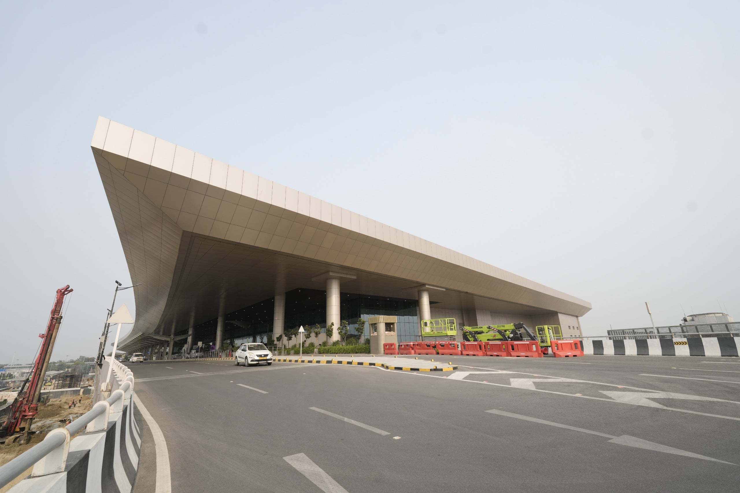 चौधरी चरण सिंह अंतरराष्ट्रीय एयरपोर्ट। चौधरी चरण सिंह अंतरराष्ट्रीय एयरपोर्ट।
