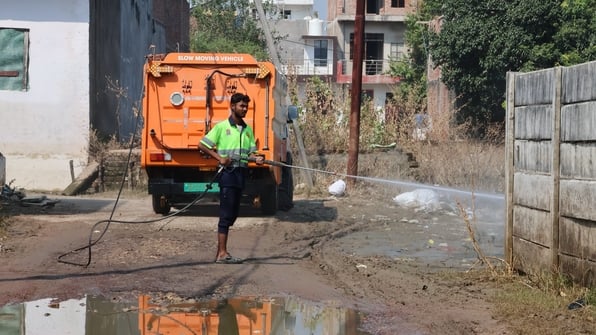 फैजुल्लागंज में बाढ़ से परेशानी। फैजुल्लागंज में बाढ़ से परेशानी।