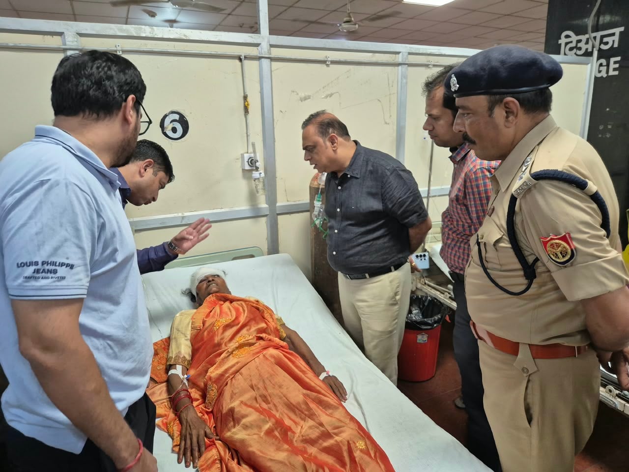 फोटो - 10 हादसे के बाद सीएचसी में भर्ती घायल। संवाद