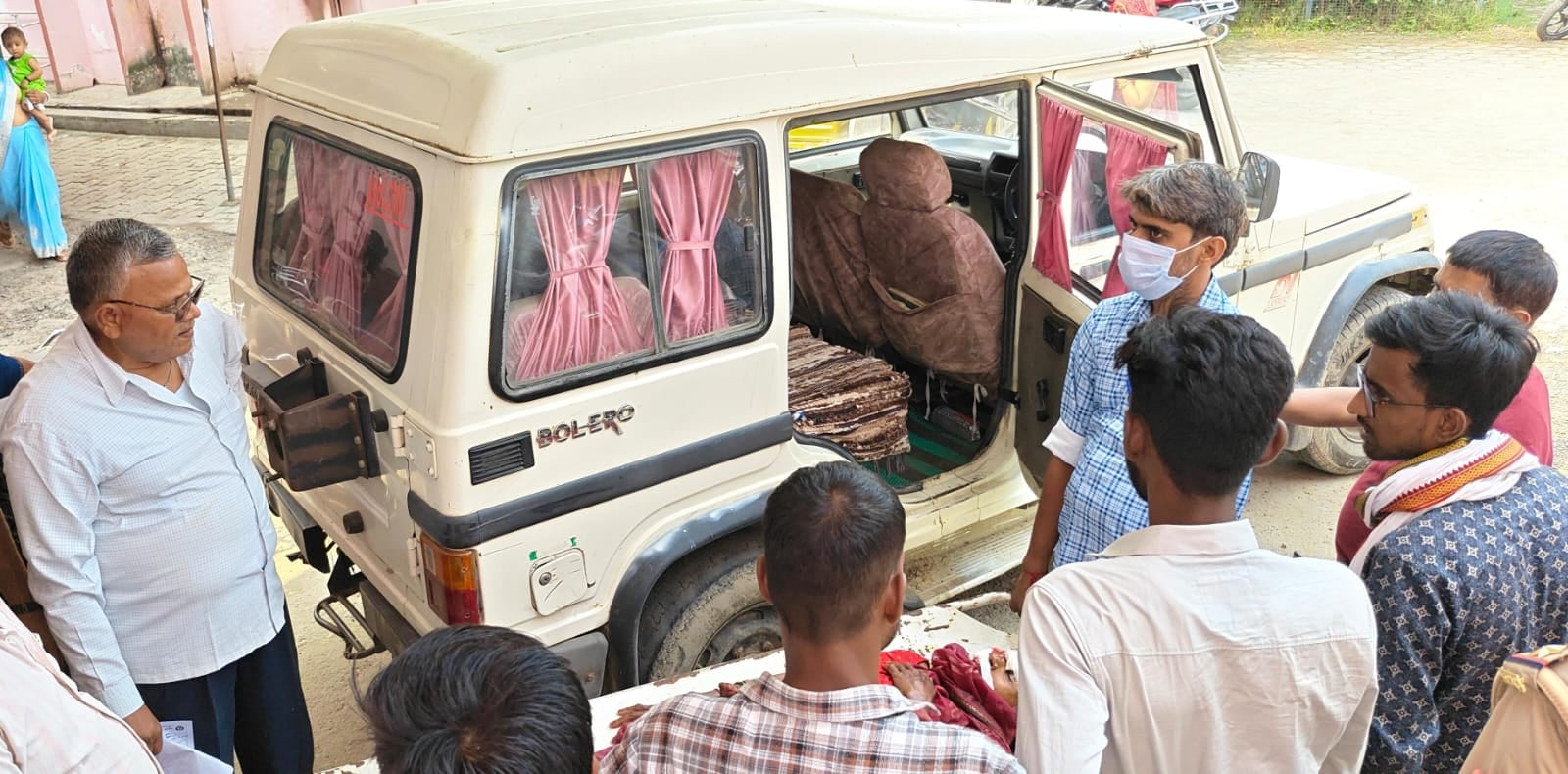 फोटो - 10 हादसे के बाद सीएचसी में भर्ती घायल। संवाद