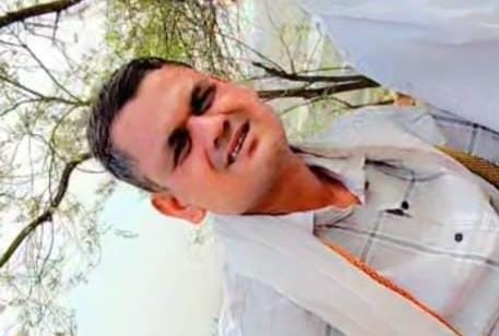 फोटो 19 एचएएमपी 39- शहर स्थिति कालपी चौराहा में हाईवे पर शव रखकर जाम लगाए परिजन। संवाद फोटो 19 एचएएमपी 39- शहर स्थिति कालपी चौराहा में हाईवे पर शव रखकर जाम लगाए परिजन। संवाद
