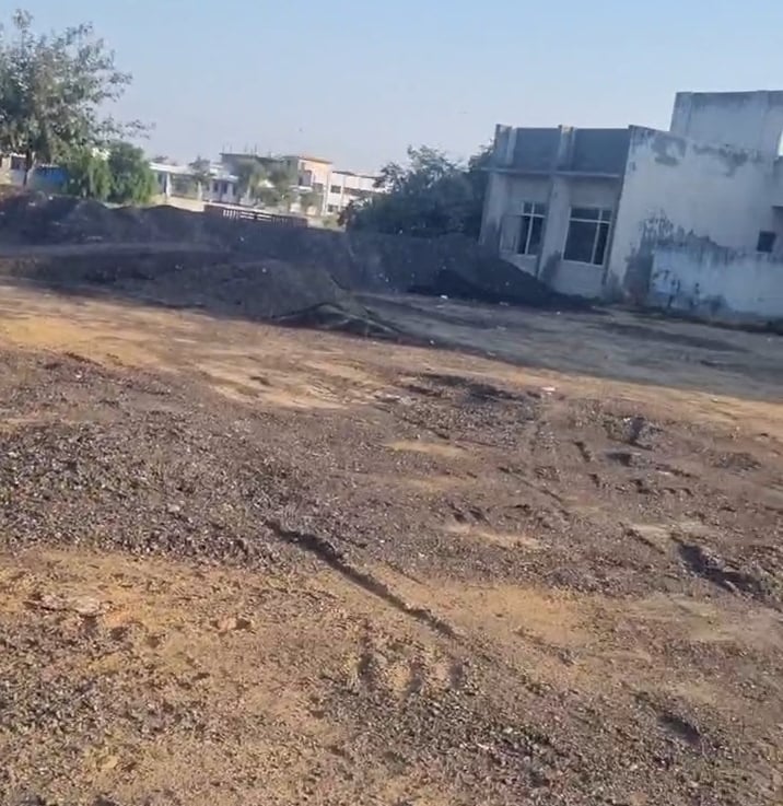 फोटो-53: सेक्टर छह में अधूरा पड़ा रोड का निर्माण कार्य। संवाद फोटो-53: सेक्टर छह में अधूरा पड़ा रोड का निर्माण कार्य। संवाद