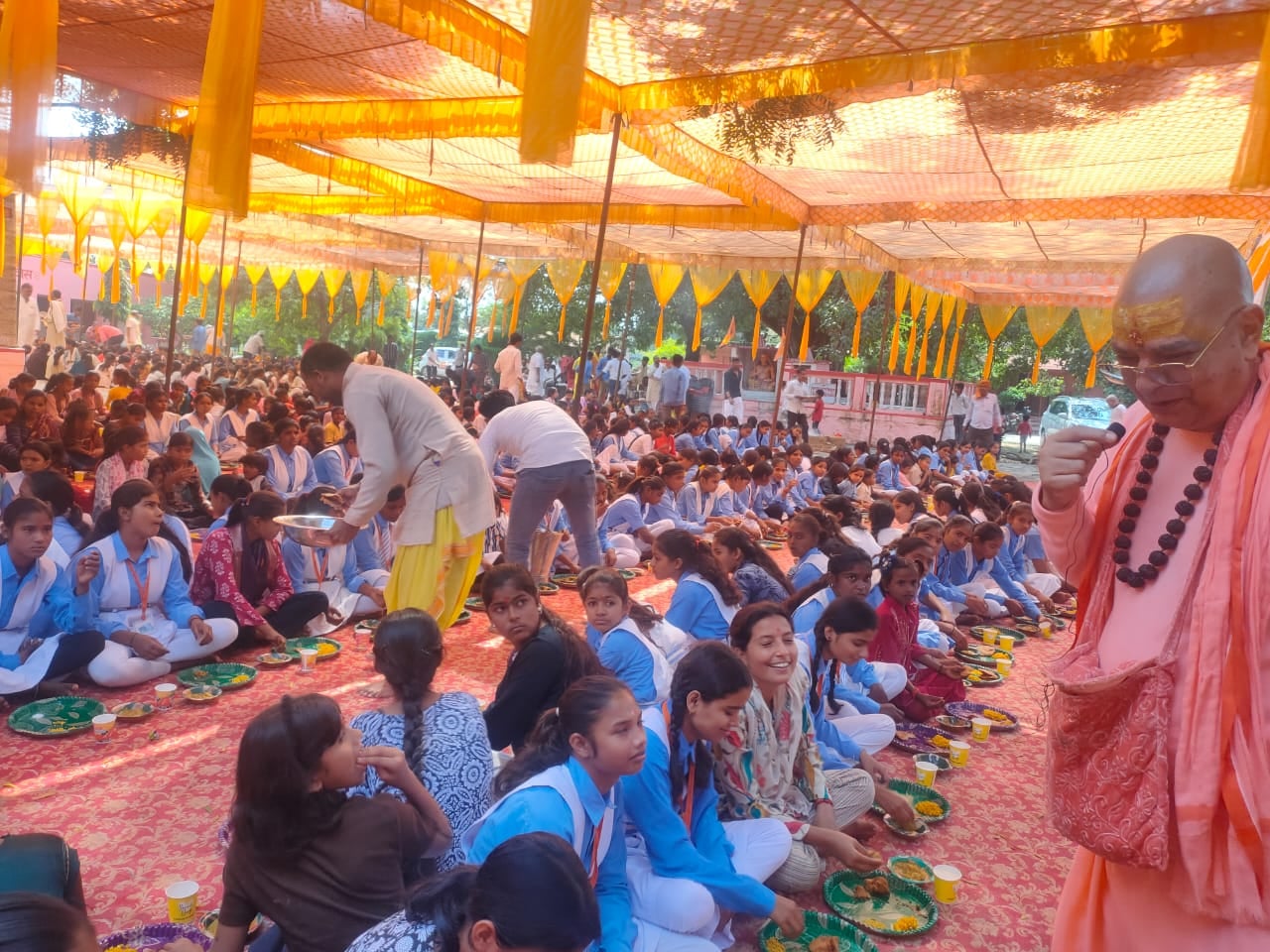 कन्या पूजन करती रोट्रैक्ट क्लब विंध्याचल की महिलाएं।-सोशल मीडिया। कन्या पूजन करती रोट्रैक्ट क्लब विंध्याचल की महिलाएं।-सोशल मीडिया।