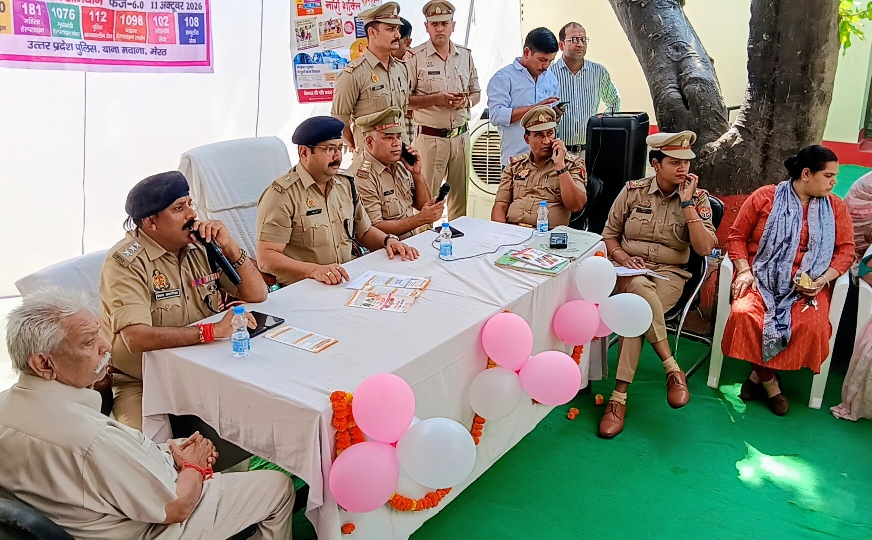 महिला मिशन शक्ति केंद्र और परिवार विवाद निवारण क्लिनिक के  शुभारंभ में उपस्थित महिलाएं। (मवाना)