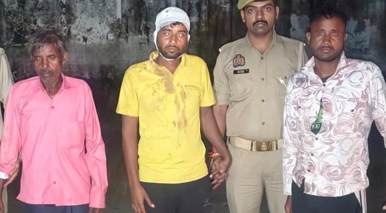 मीरानपुर कटरा के मोहल्ला तहबरगंज में रविवार रात भिड़े दो पक्ष। स्रोत: वीडियो ग्रेब