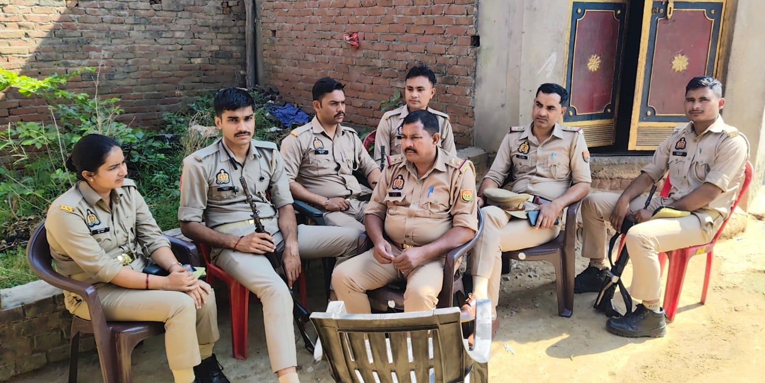मीरानपुर कटरा के मोहल्ला तहबरगंज में रविवार रात भिड़े दो पक्ष। स्रोत: वीडियो ग्रेब