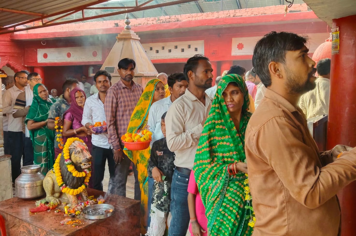 नवरात्र नवमी पर मां बेल्हा देवी का हुआ भव्य श्रृंगार। संवाद नवरात्र नवमी पर मां बेल्हा देवी का हुआ भव्य श्रृंगार। संवाद