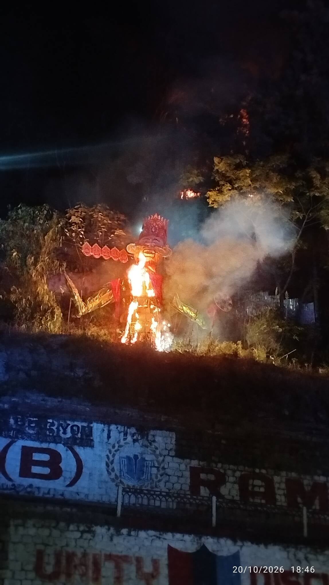 रामपुर बुशहर में दशहरा उत्सव में होता रावण दहन। संवाद रामपुर बुशहर में दशहरा उत्सव में होता रावण दहन। संवाद