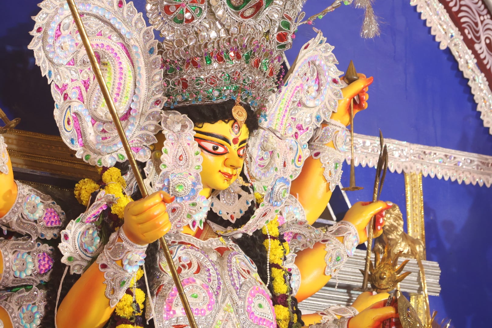 शहर के अलग-अलग पंडालों में पहुंचे भक्त। इस दौरान गरबा व डांडिया भी किया। शहर के अलग-अलग पंडालों में पहुंचे भक्त। इस दौरान गरबा व डांडिया भी किया।