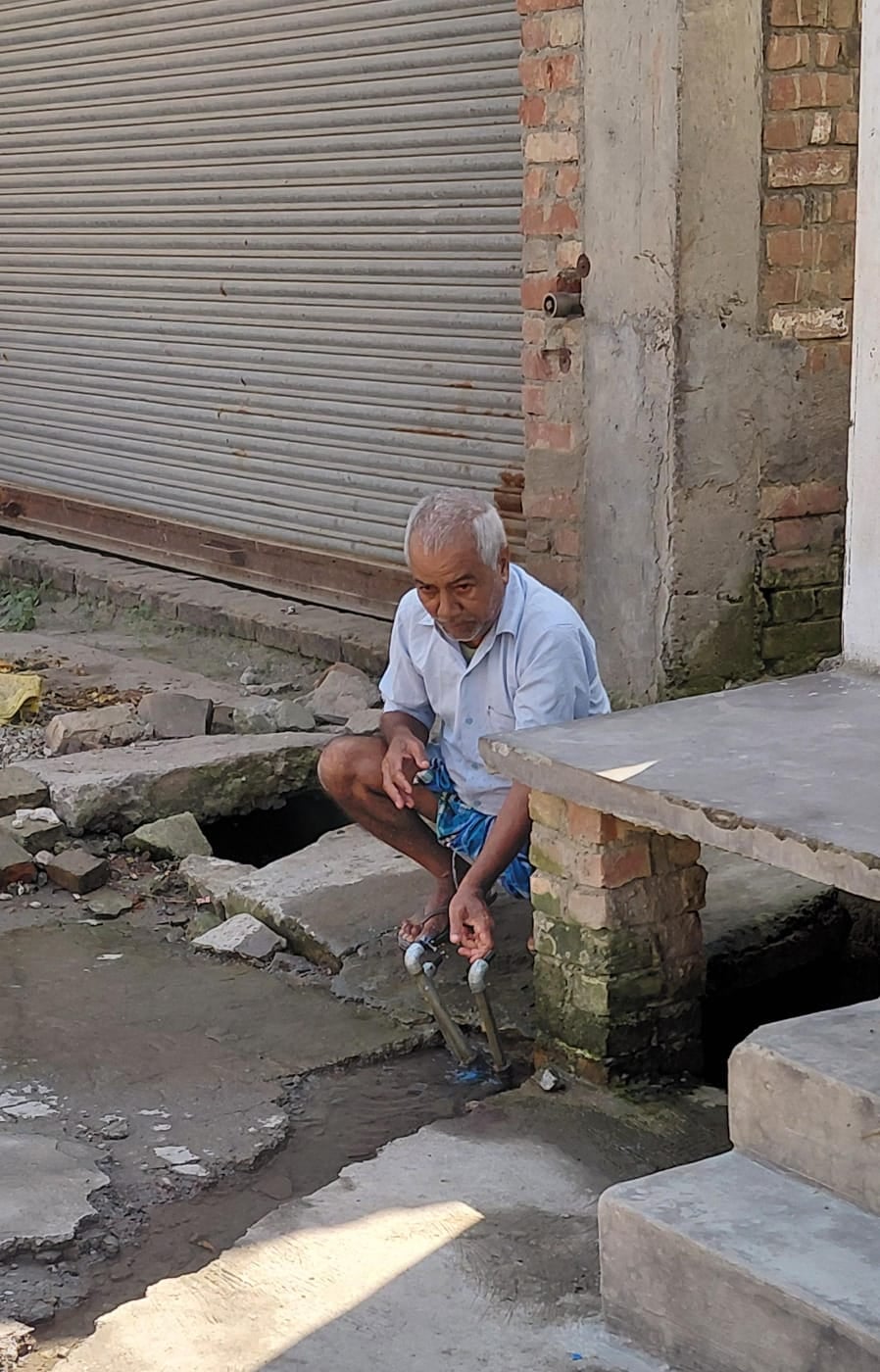 शहर के मोहल्ला काला मंदिर में बिछाई गई पाइपलाइन। संवाद शहर के मोहल्ला काला मंदिर में बिछाई गई पाइपलाइन। संवाद